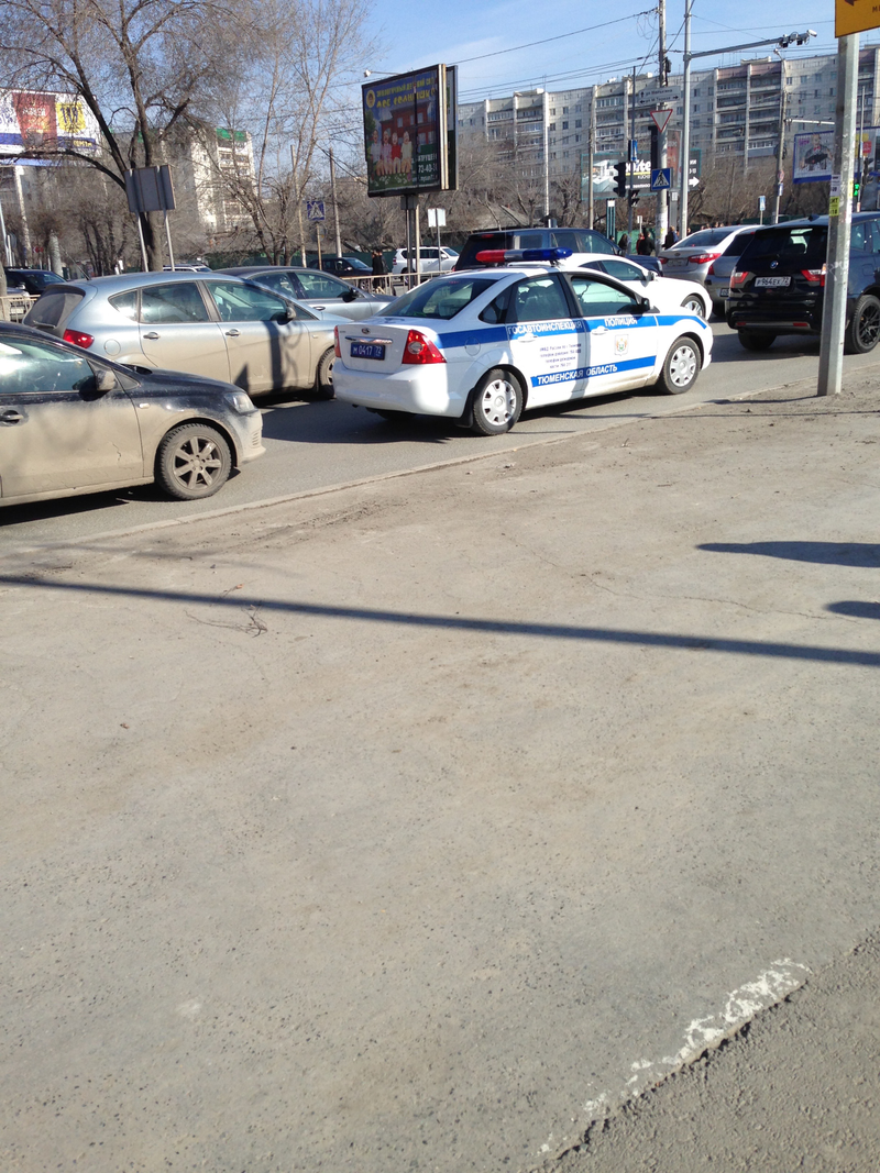 Illustration for article titled Photos I took of cars when I was in Russia